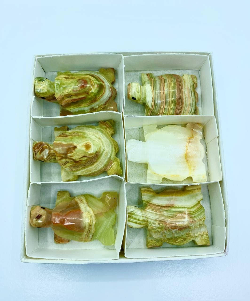 

Статуэтка фэн шуй - черепаха денежная из натурального камня оникс, высота 2 см., длина 5,5 см, в наборе 6 шт