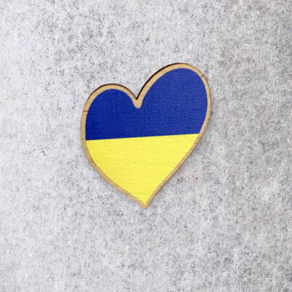 

"Флаг Украины сердце " брошь деревянная с уф-печатью