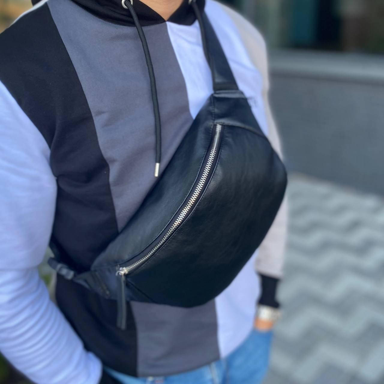 

Мужская сумка бананка нагрудная на пояс черная большая и вместительная PU кожа поясная и нагрудная сумка, Черный