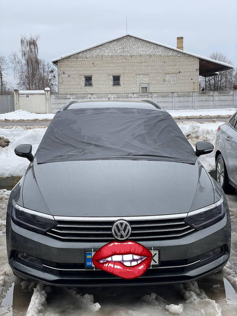 

Накидка чехол на лобовое стекло автомобиля 200х145х135 (черный)