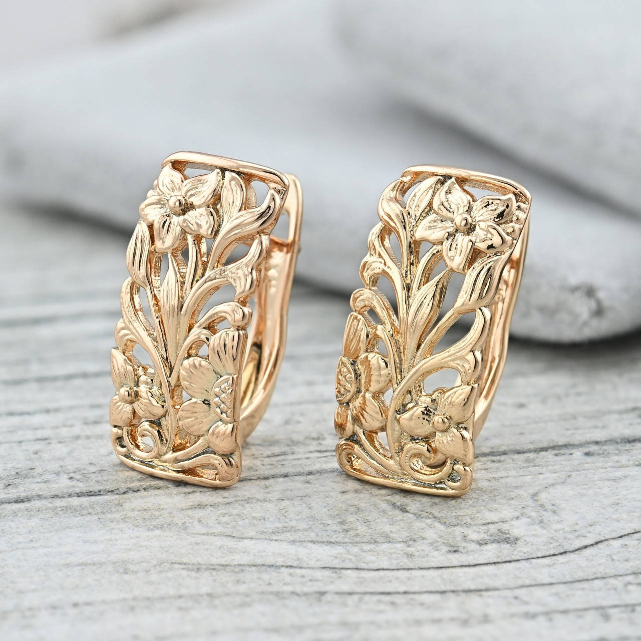 

Серьги Xuping 37222 размер 18х9 мм вес 3.6 г позолота 18К