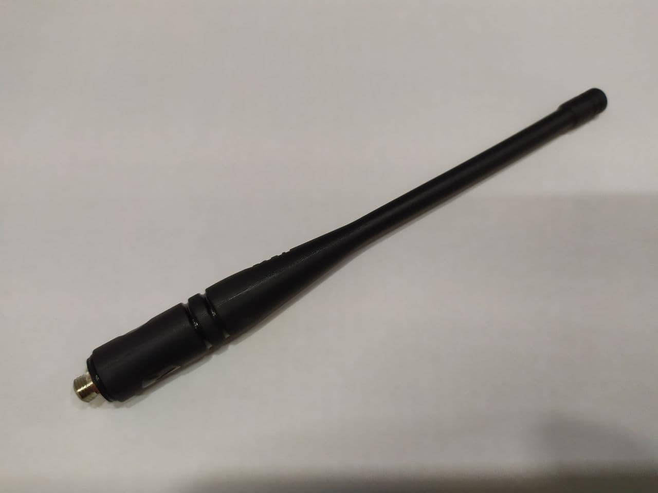 

Motorola PMAE4079 UHF/GPS комбінована широкосмугова антена (оригінал)