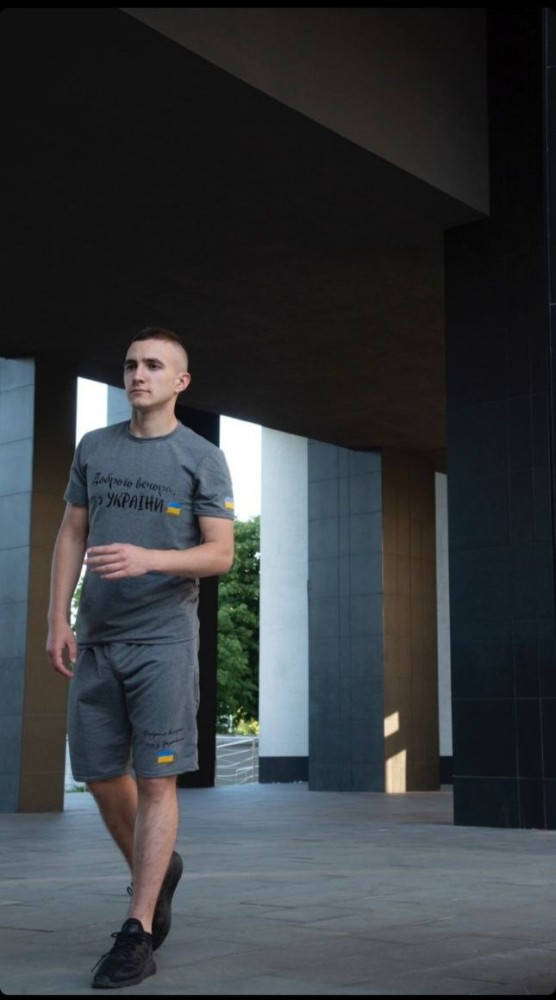 

Комплект футболка та шорти чоловічий сірий "Доброго вечора ми з України"