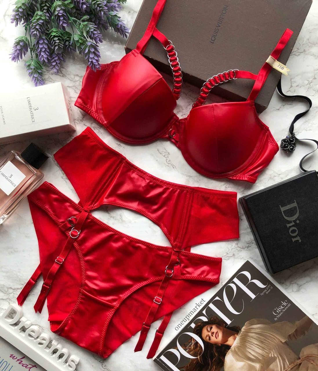 

Женское нижнее белье из эко - кожи комплект красный бюстгальтер + трусики 85B