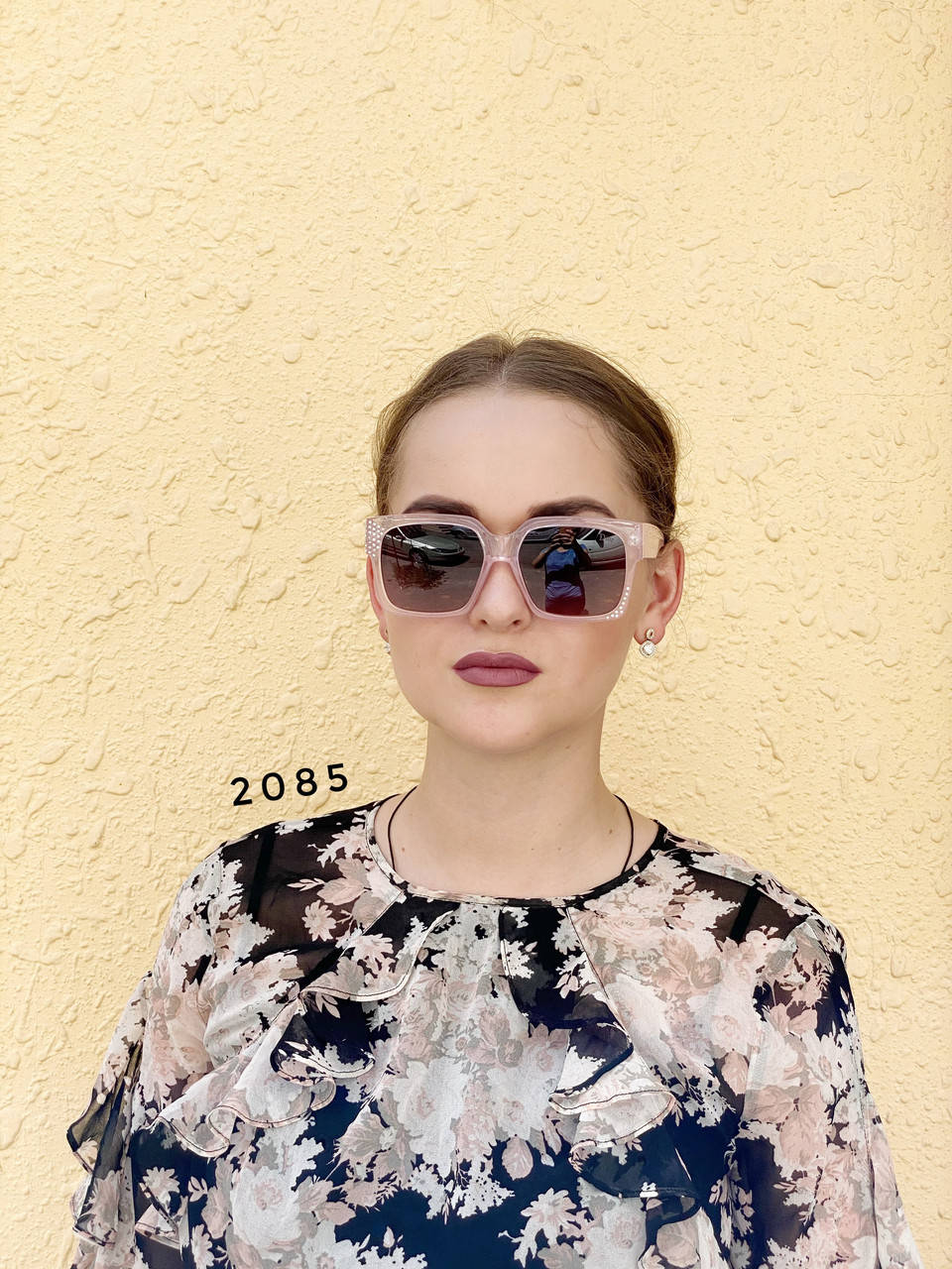 

Солнцезащитные очки с черными линзами и розовой оправой, Розовый