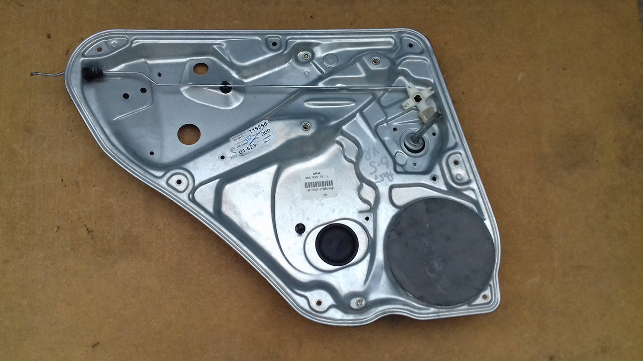 

Стеклоподъемник задній левый механический Volkswagen Passat B-5 3B9839751J