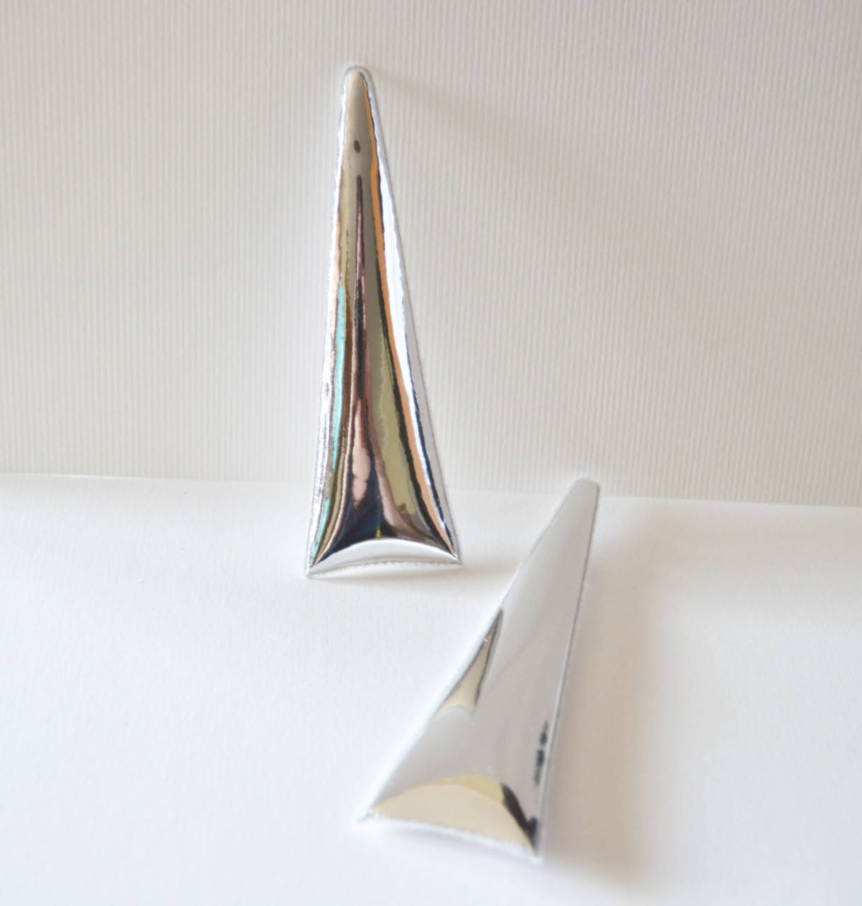 

Аплікація Ріг єдинорога, кожа 3,3*10,3см, кольор- срібний