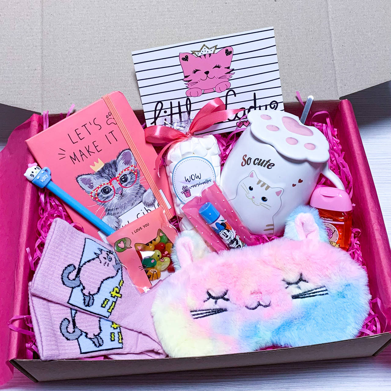 

Подарочный бокс для девочки WowBoxes "Cat Box №13"