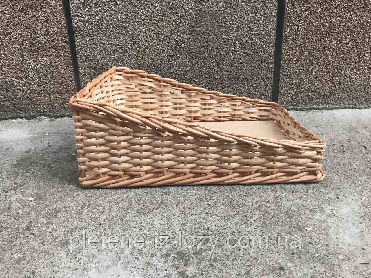 

Плетені лотки із лози під наклоном 30x40 вис. 15x5 cm.