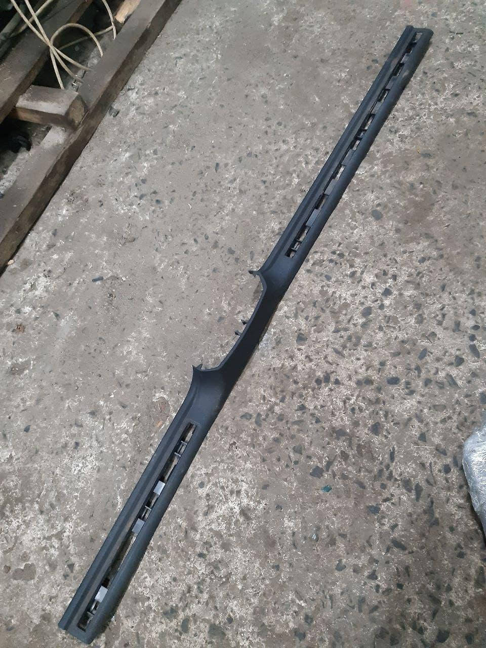 

Молдинг порога правый Audi A6 C4 4A0864611