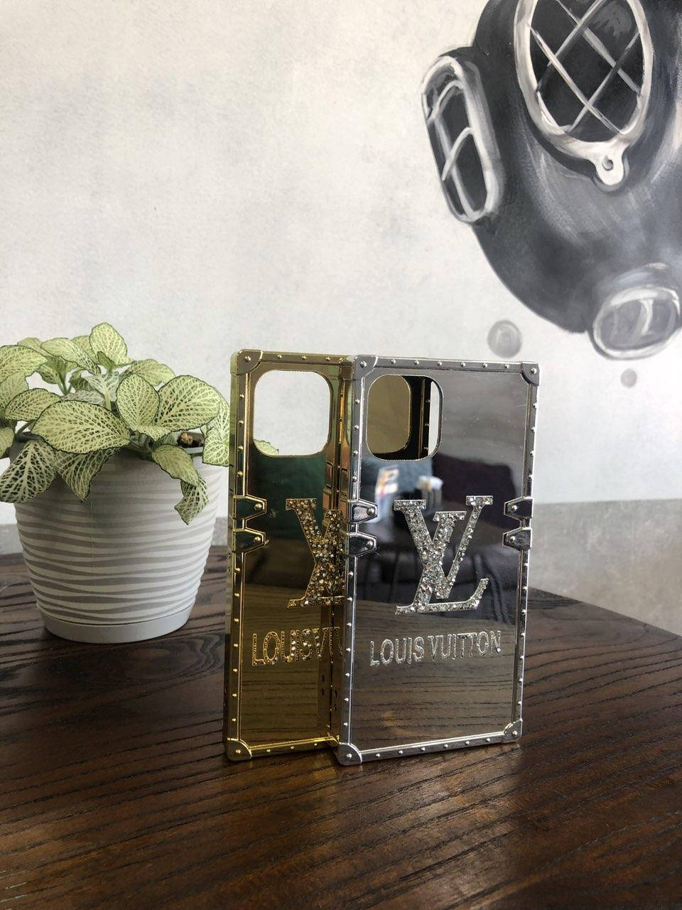 

Чехол Louis Vuitton для iPhone 13 Pro Max /Айфон 13 Про Макс квадратный с логотипом LV