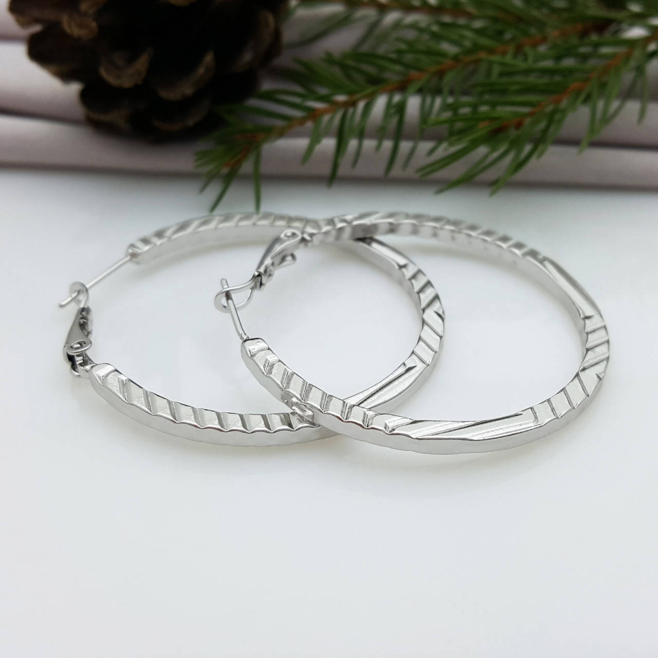 

Серьги Кольца с резным узором, без камней, медсплав Xuping