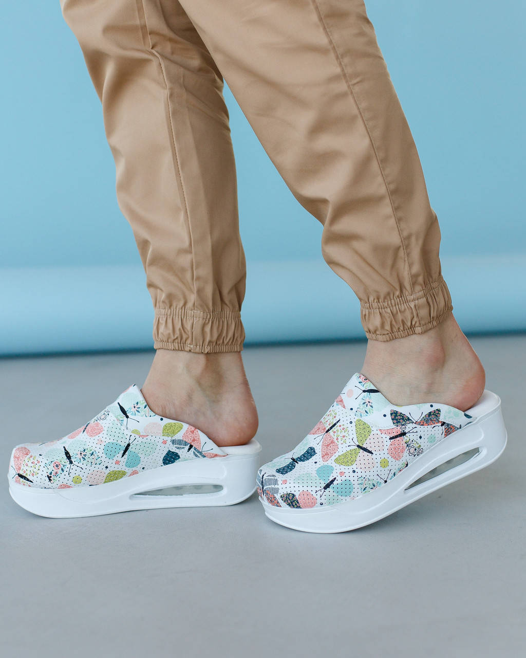 

Медицинская обувь сабо "Butterflies" c подошвой AirMax