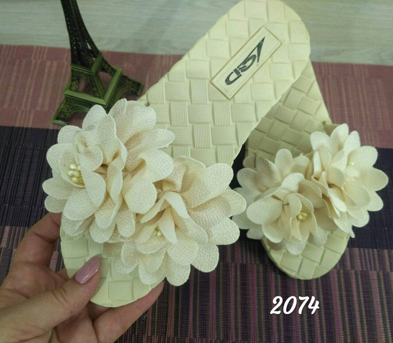 

Модные женские шлепанцы с пушистыми цветами, бежевые