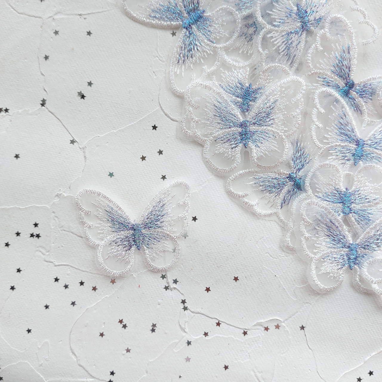 

Метелик ажурний,5*4см, БІЛИЙ З ЛАВАНДОВИМ