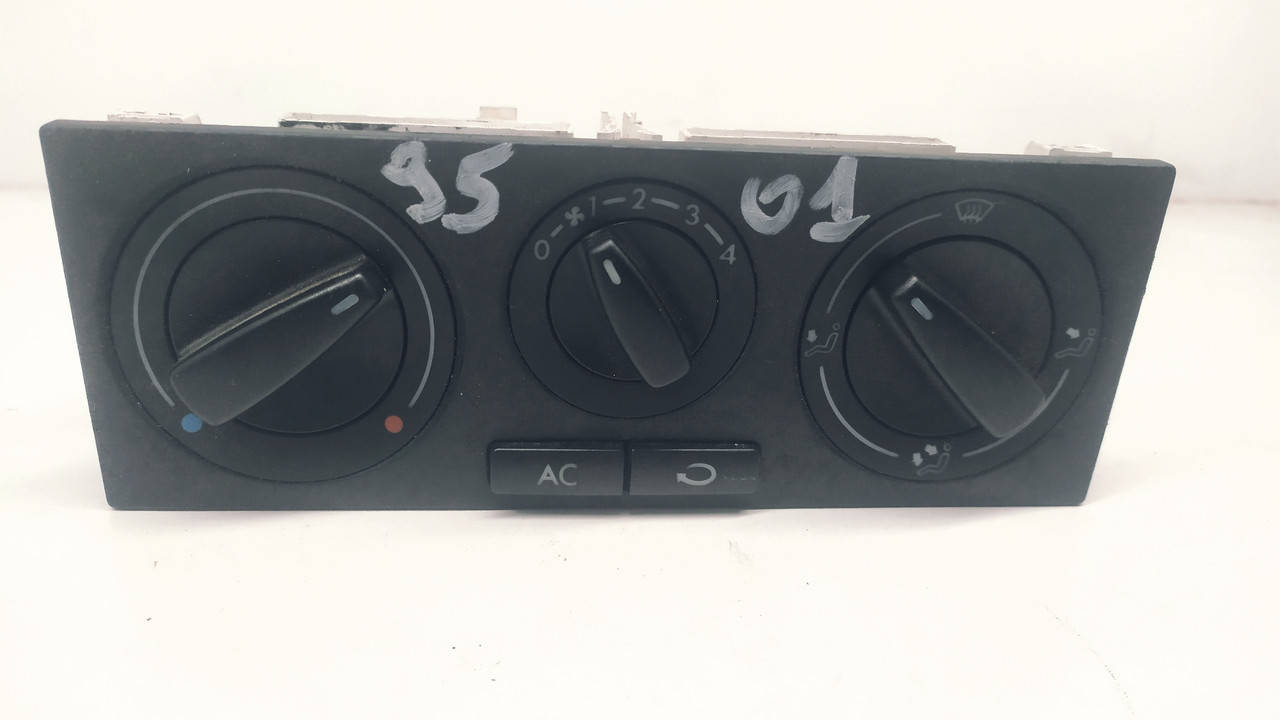 

Блок управления печкой VAG Skoda Octavia VW Golf 4 1J0820045F