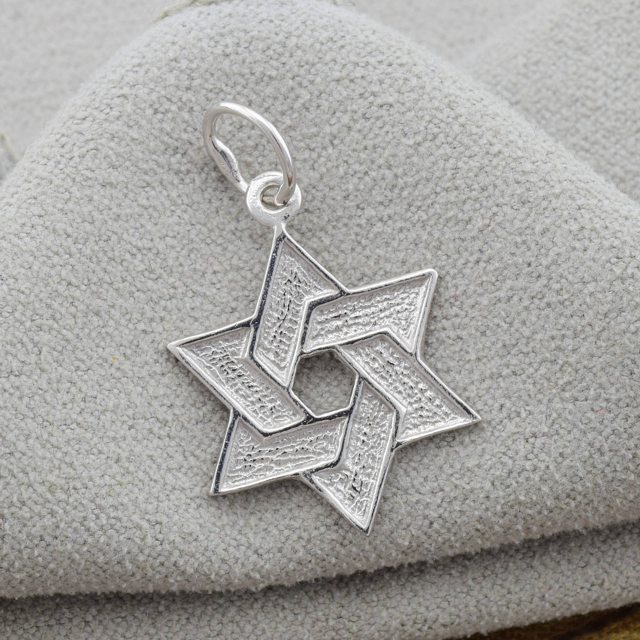

Серебряный кулон Звезда Давида размер 27х16 мм вес 1.2 г