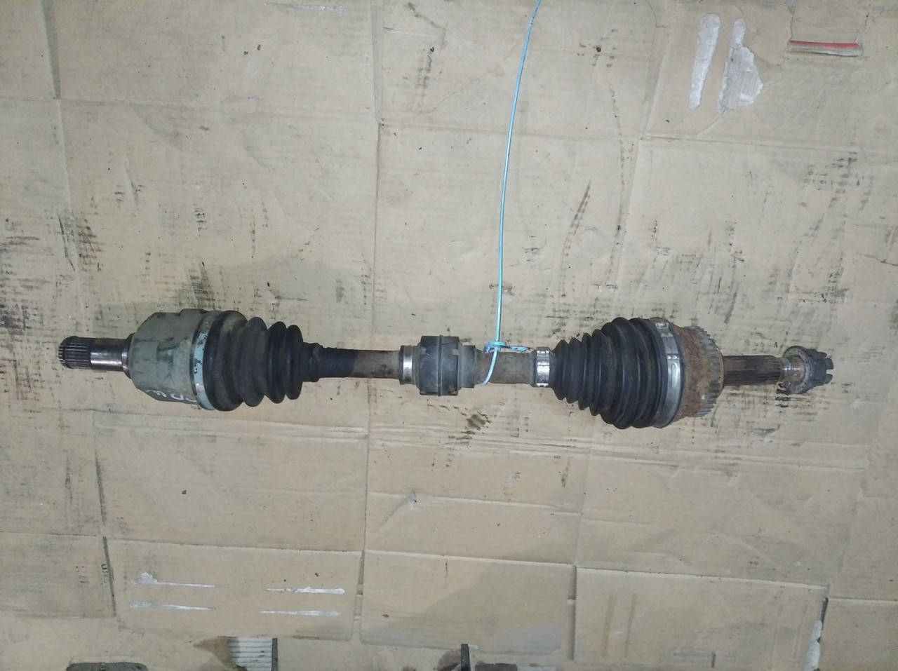 

Полуось передняя левая MR534583 (67463678) Spase Wagon Mitsubishi