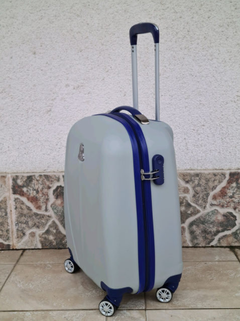 

Чемодан пластиковый MCS V 210 Ussaro  Турция silver, Светло-серый