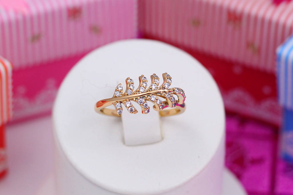 

Кольцо Xuping Jewelry ветка акации р 20 золотистое