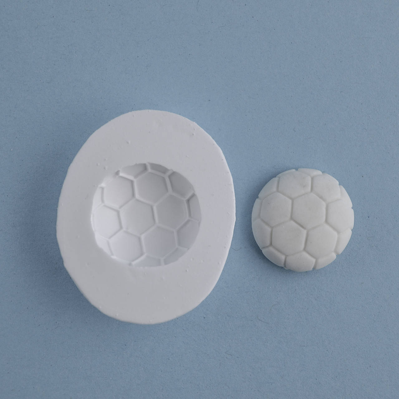 

Силиконовый молд Футбольный мяч 4.0х4.8 см