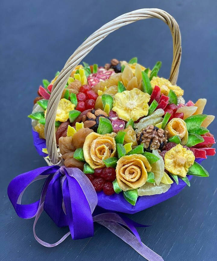 

Подарочная корзина с сухофруктами №21