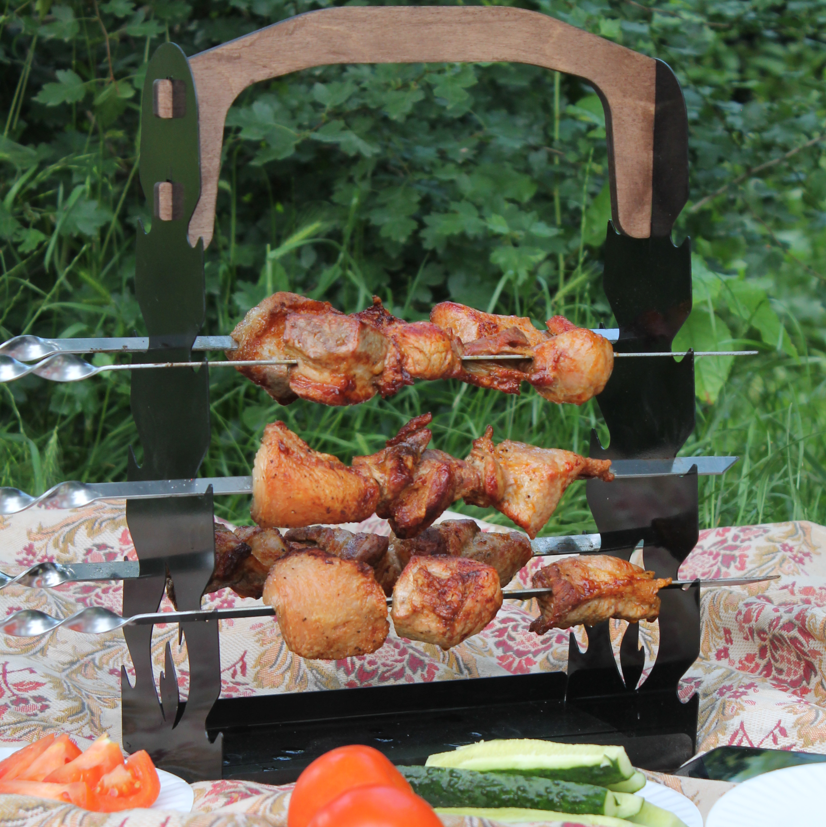 

Переноска с ручкой и поддонном для шампуров с мясом.