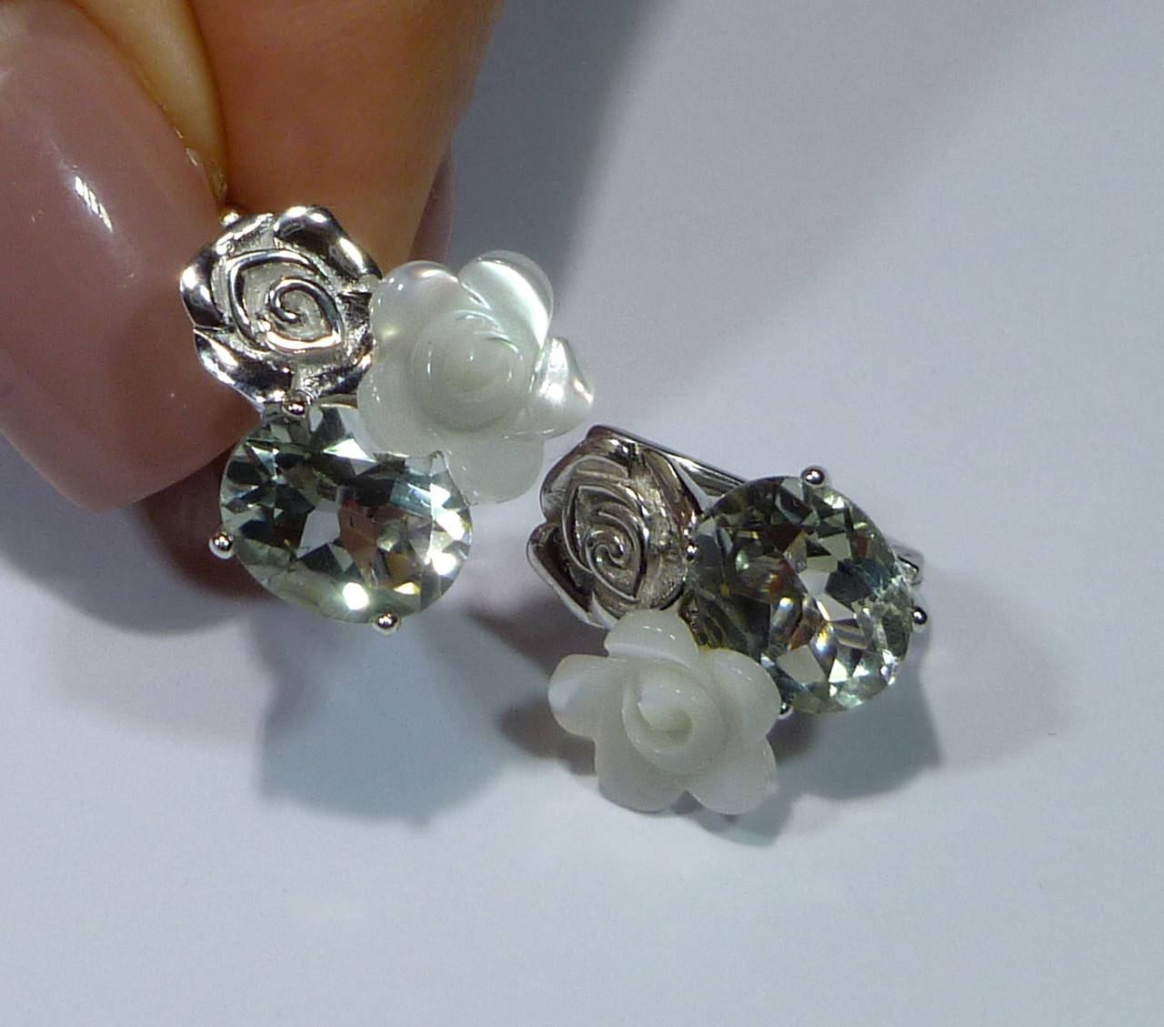 

Серьги с натуральным перламутром и зеленым аметистом