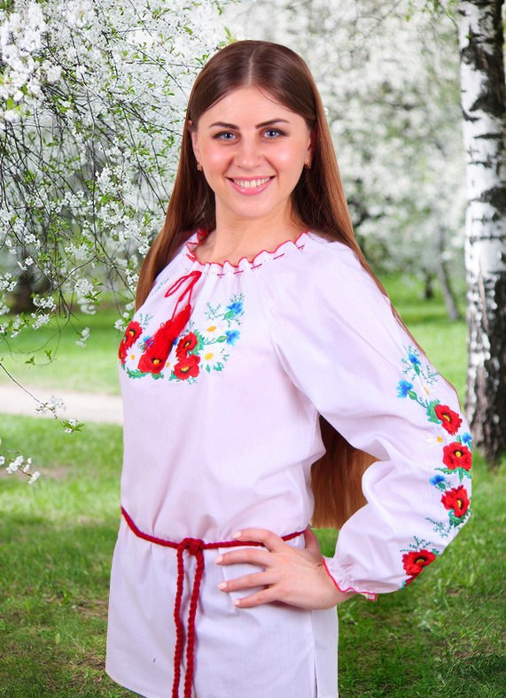 

Вышиванка-рубашка Марыся с маками, васильками и ромашками белая с поясом, Белый