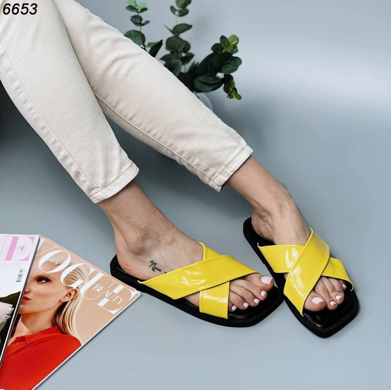 

Повседневные женские лаковые лакированные шлепанцы