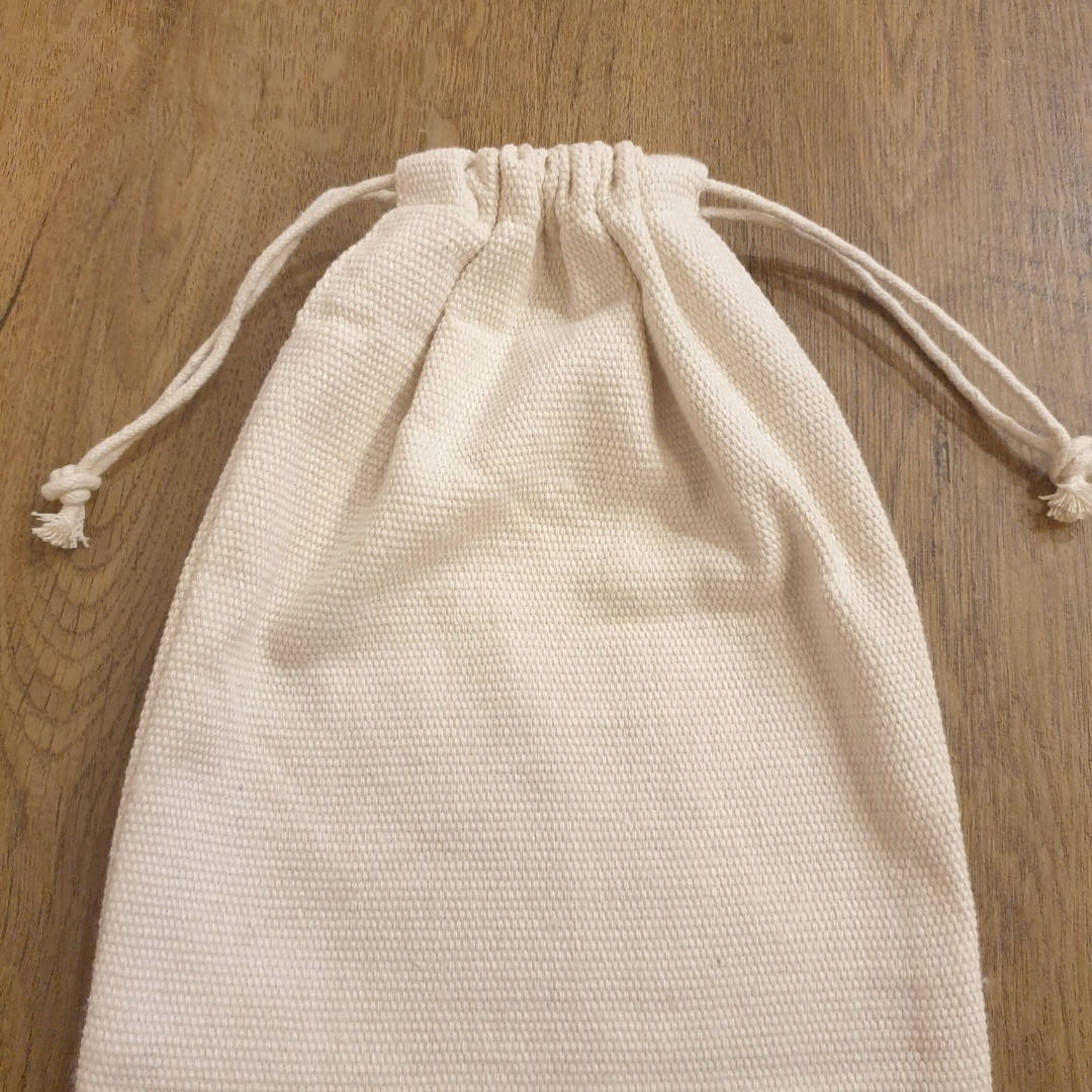 

Мешок из плотной хлопковой ткани 25*35 см.
