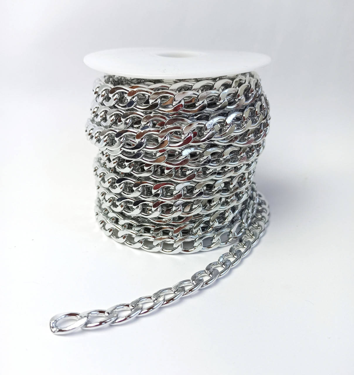 

Цепочка крупная на метраж Finding Плоское плетение Серебро Металл 15 мм х 9 мм Цена за 1 метр