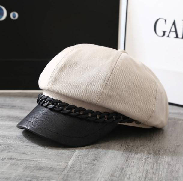 

Кепи / картуз / фуражка женская бежевая с цепочкой, Белый