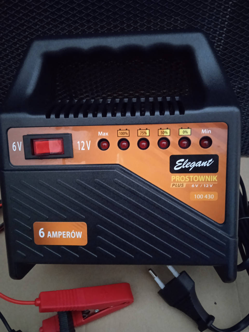 

Зарядное устройство для авто-мото аккумуляторов 6-12 В. 6 А.