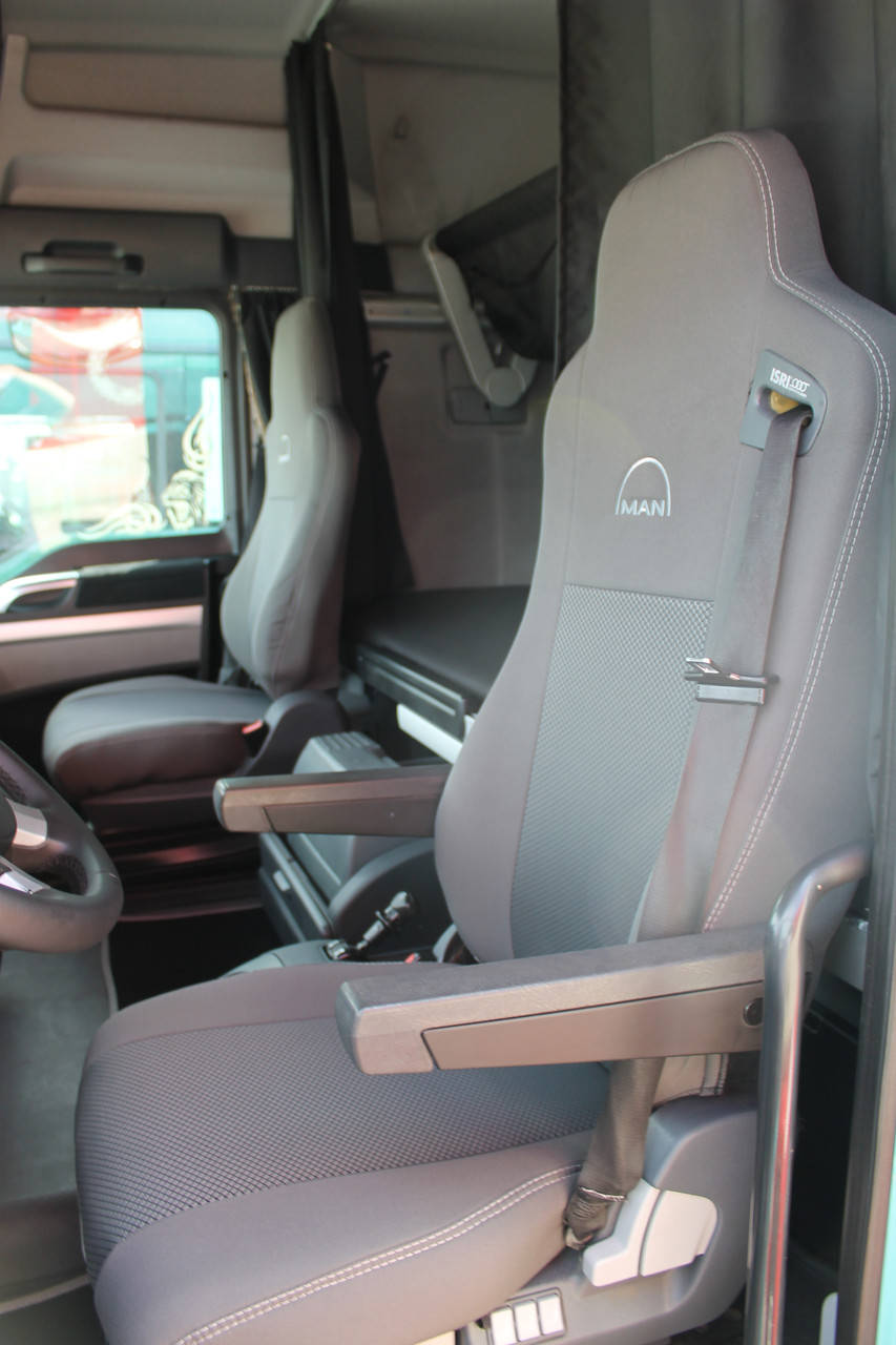 

Чехлы для грузового автомобиля MAN TGX c автоткани