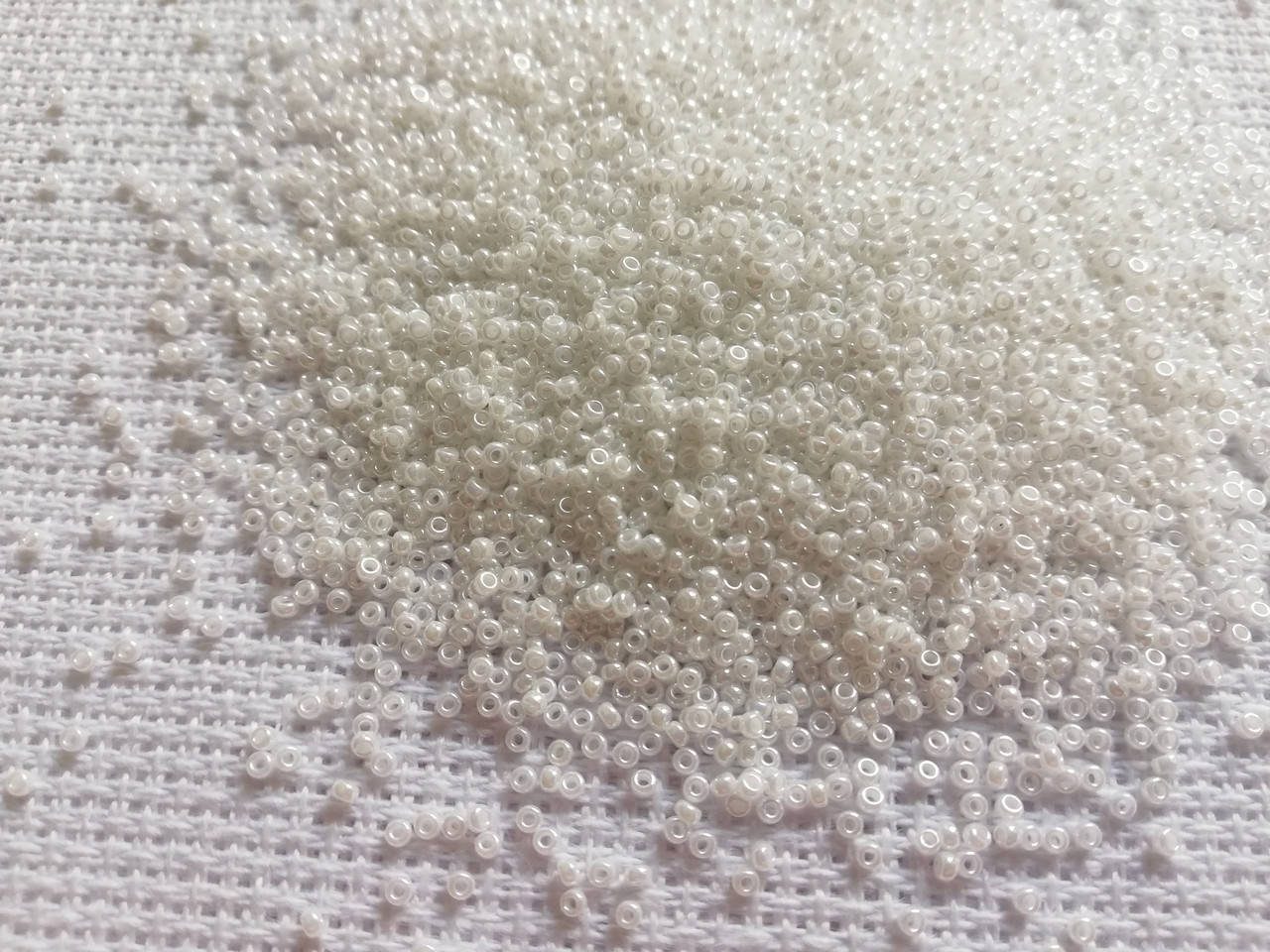 

Мiyuki 15/0 круглий 0420 White Pearl Ceylon