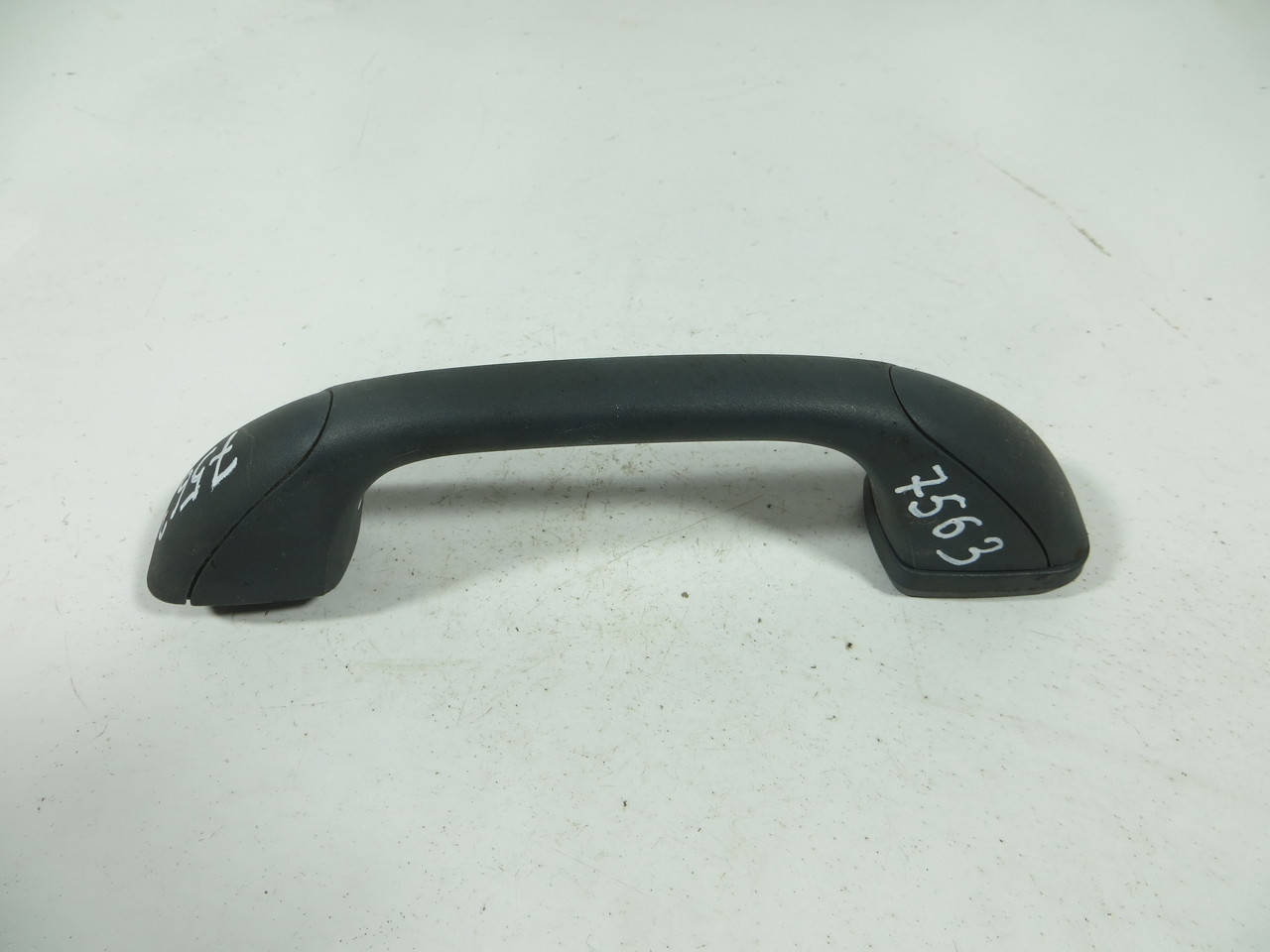 

Ручка потолка салона передняя правая RENAULT KANGOO (1997-2003) ОЕ: 8200124473