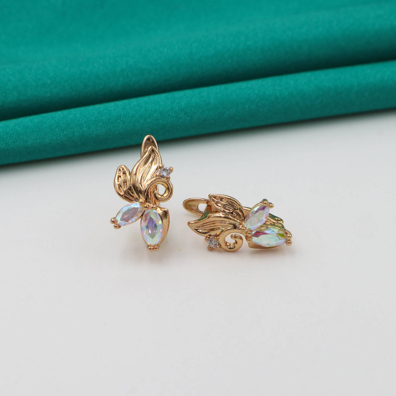 

Серьги Цветок", с зеркальным Swarovski, англ.замок, медзолото Xuping, 18К