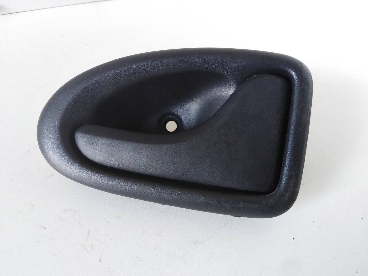 

Правая ручка двери Opel Vivaro, Renault Trafic, Nissan Primastar. 91127101, 7700830079.