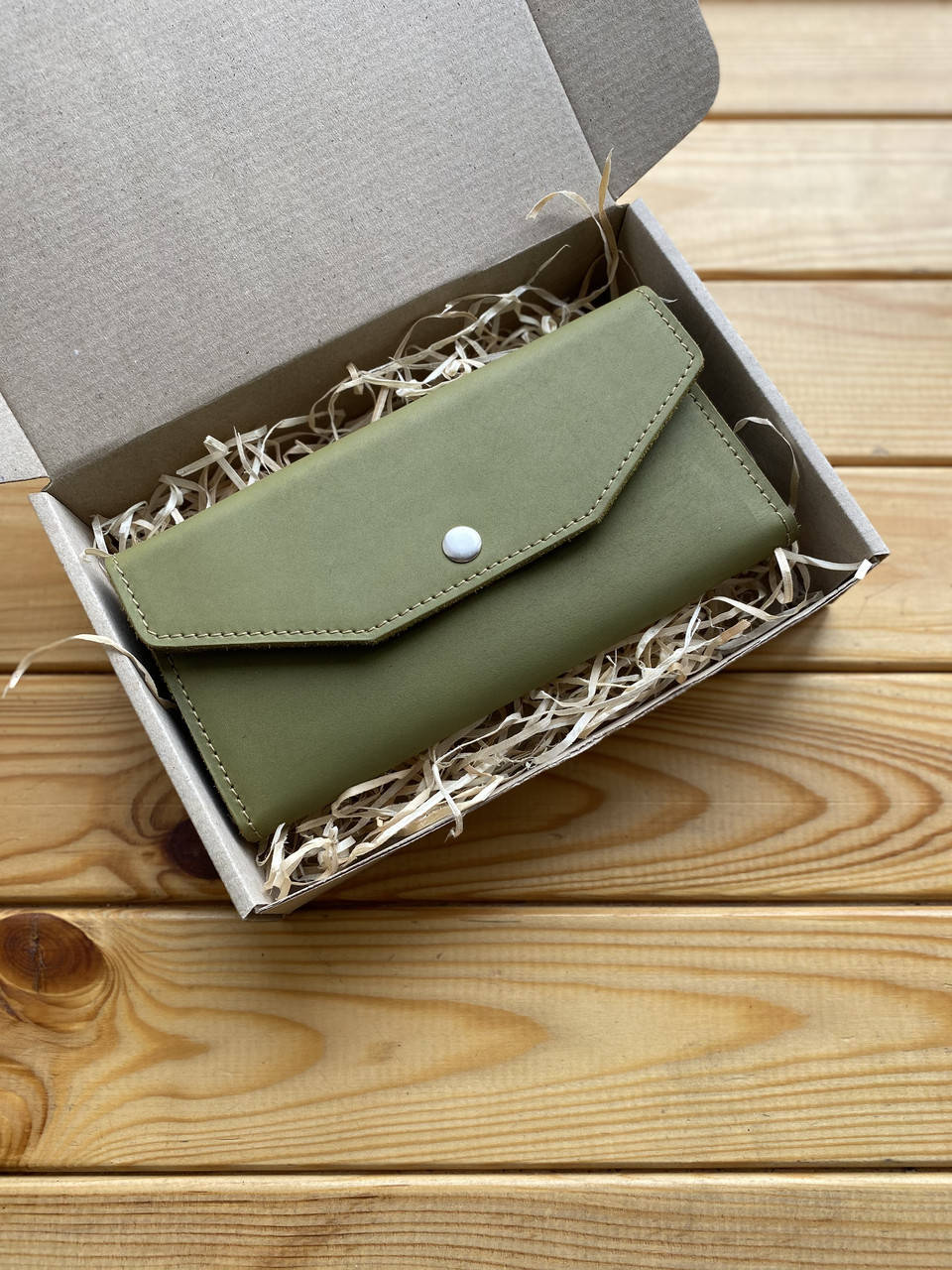 

Кожаный женский кошелек GRASE оливковый