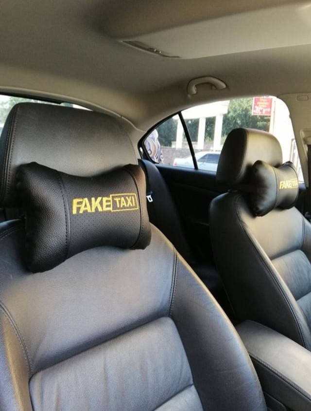 

Подушка на подголовник в авто с вышивкой Fake Taxi, Черный
