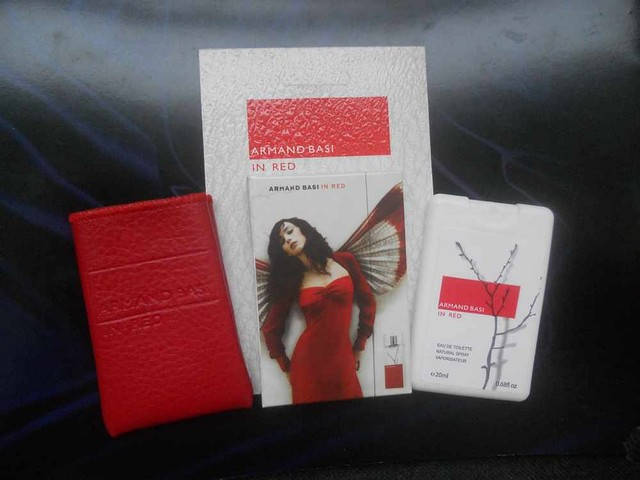 

Мини-парфюм в кожаном чехле Armand Basi In Red 20ml