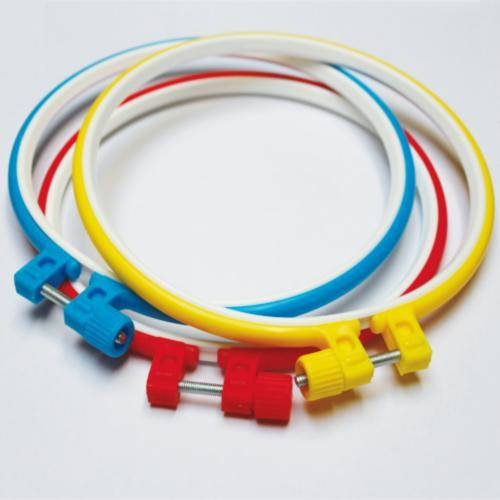 

П'яльці пластикові для вишивання з металевим гвинтом 14,5см