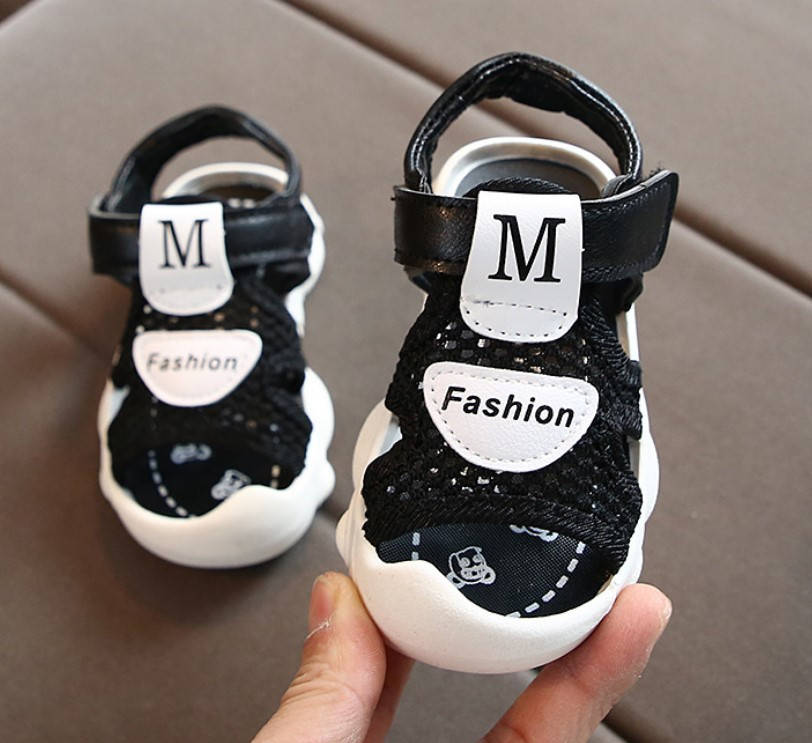 

Босоножки M Fashion черные, розмір 16