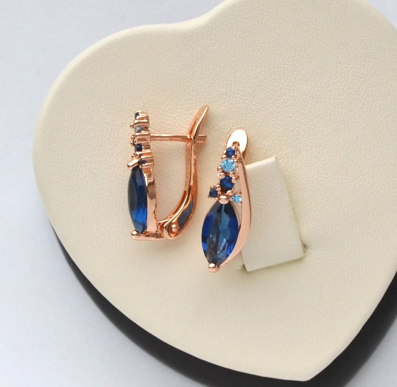 

Серьги с синими кристаллами позолота 18к.