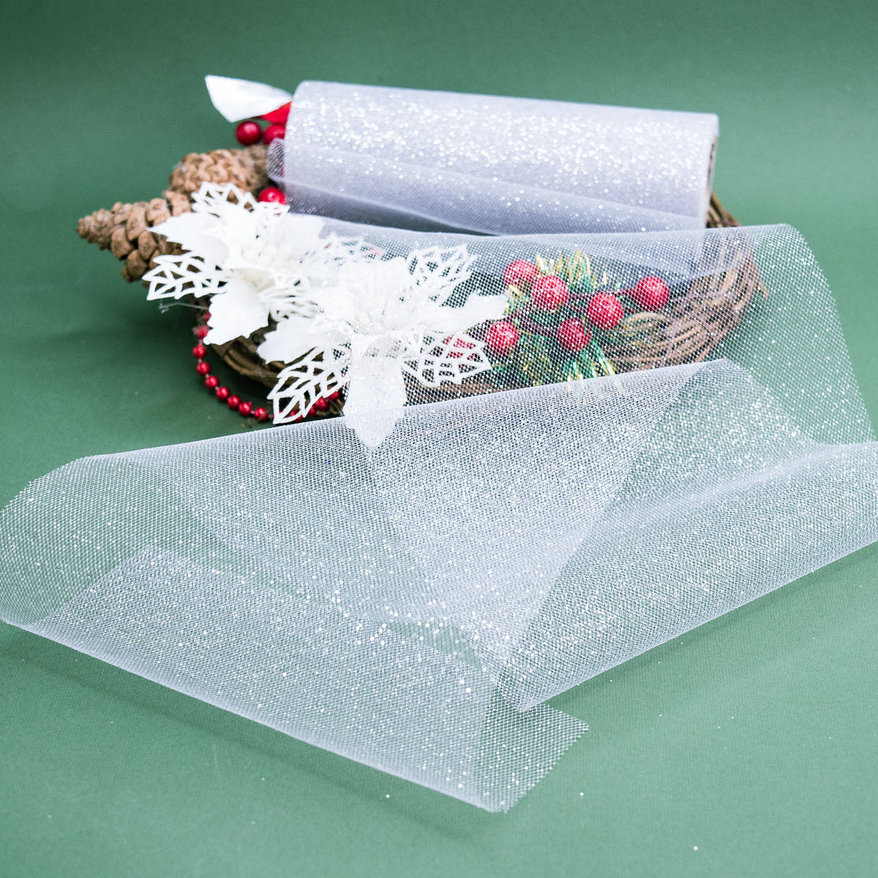 

Фатин в рулонах с напылением / цвет серебряный / ширина 15 см / рулон 9 м / заказ от 1 шт