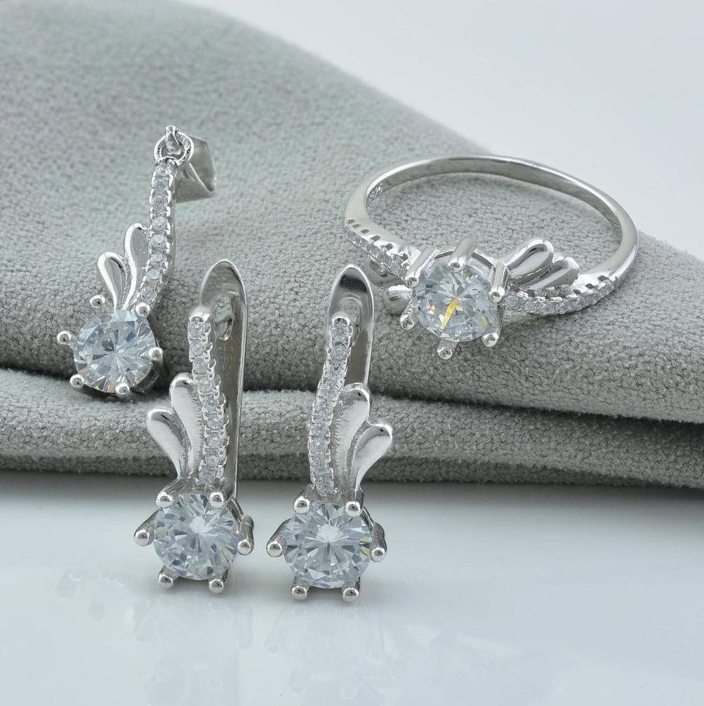 

Серебряный набор кольцо + серьги 20х8 мм + кулон 26х8 мм вставка белые фианиты размер 17.5