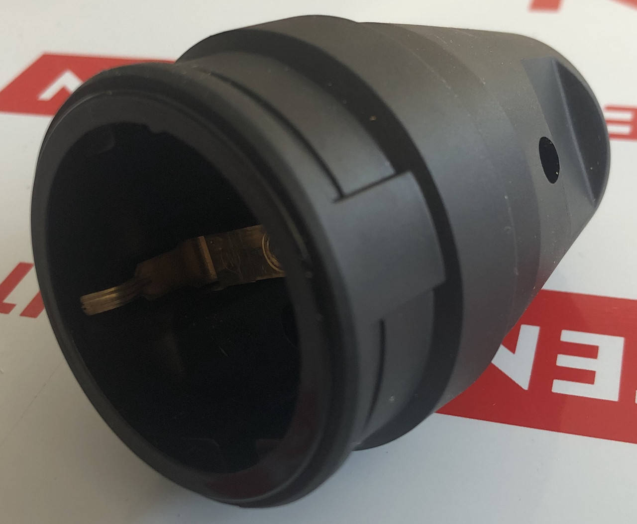 

Гнездо с заземлением маленькое каучуковое Lemanso / LMA057