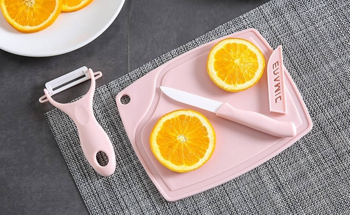 

Набор ножей керамических с разделочной пластиковой доской 3 в 1 (розовый)