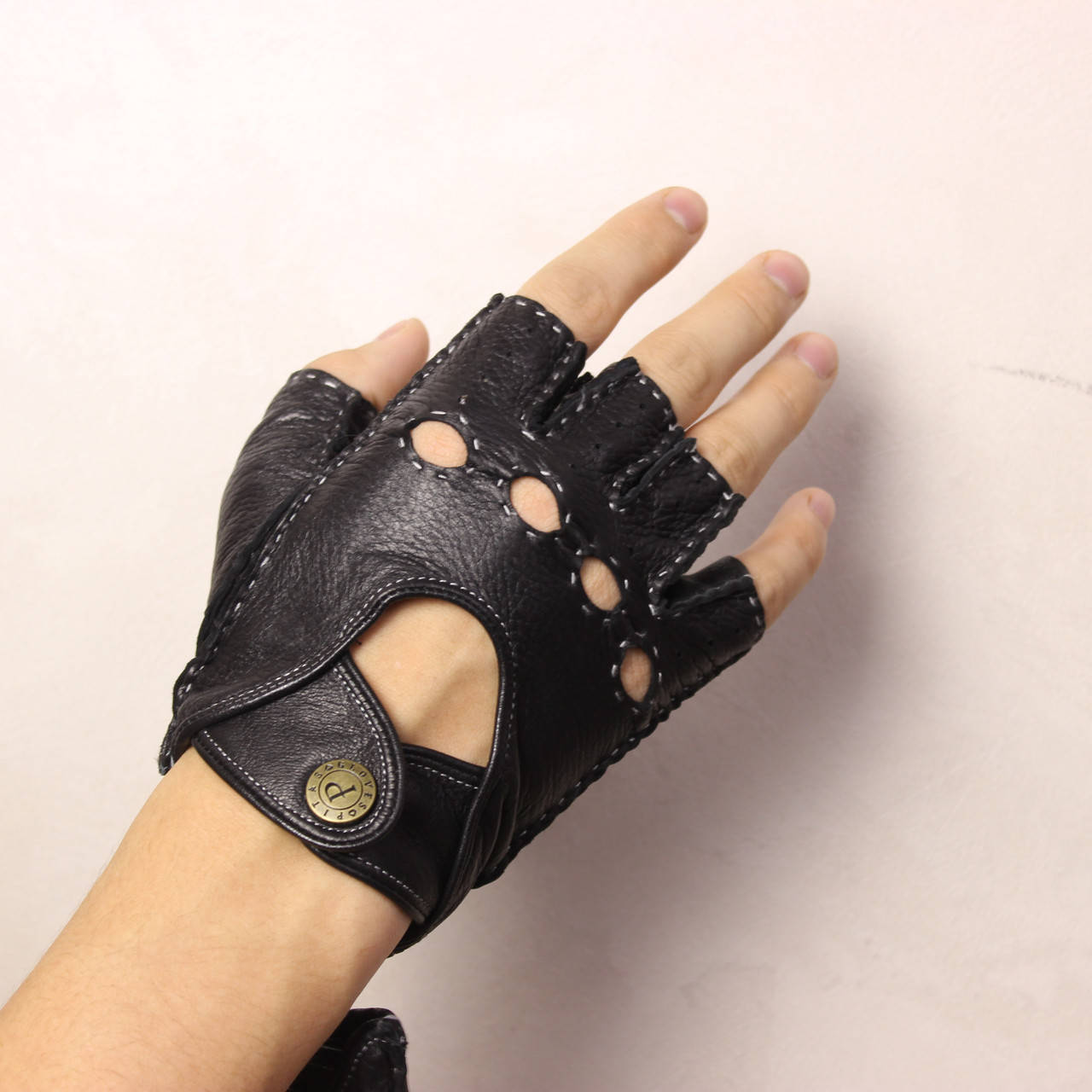 

Мужские перчатки без пальцев из оленевой кожи